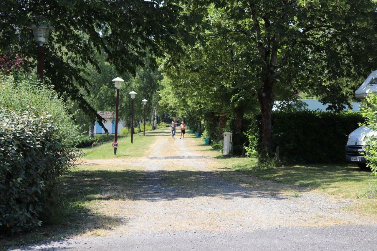 Camping De Ladignac Le Long Bel Air Zewnętrze zdjęcie